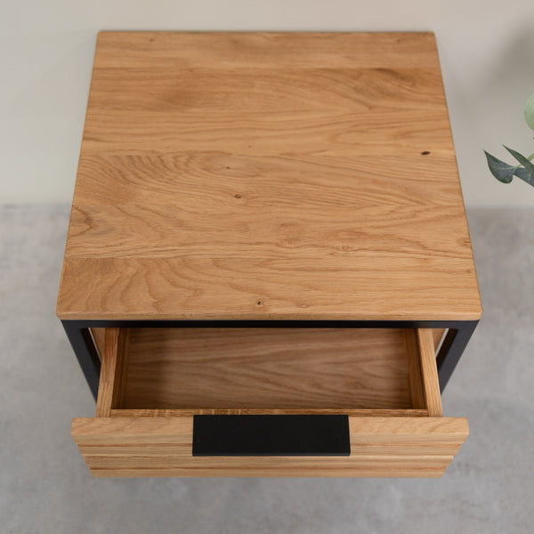Mesita de noche de madera maciza de roble Runa | NordicStory
