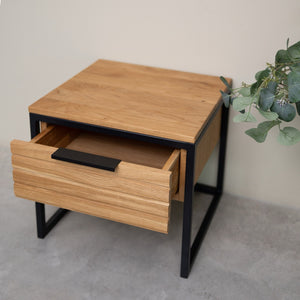 Mesita de noche de madera maciza de roble Runa | NordicStory