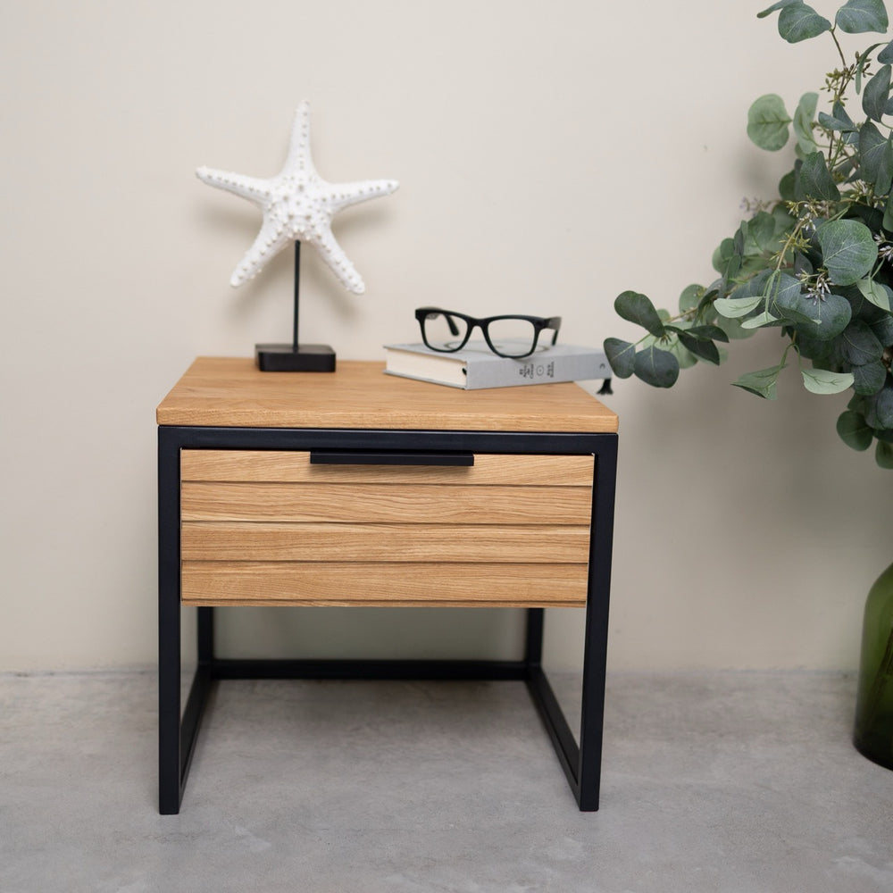 Mesita de noche de madera maciza de roble Runa | NordicStory