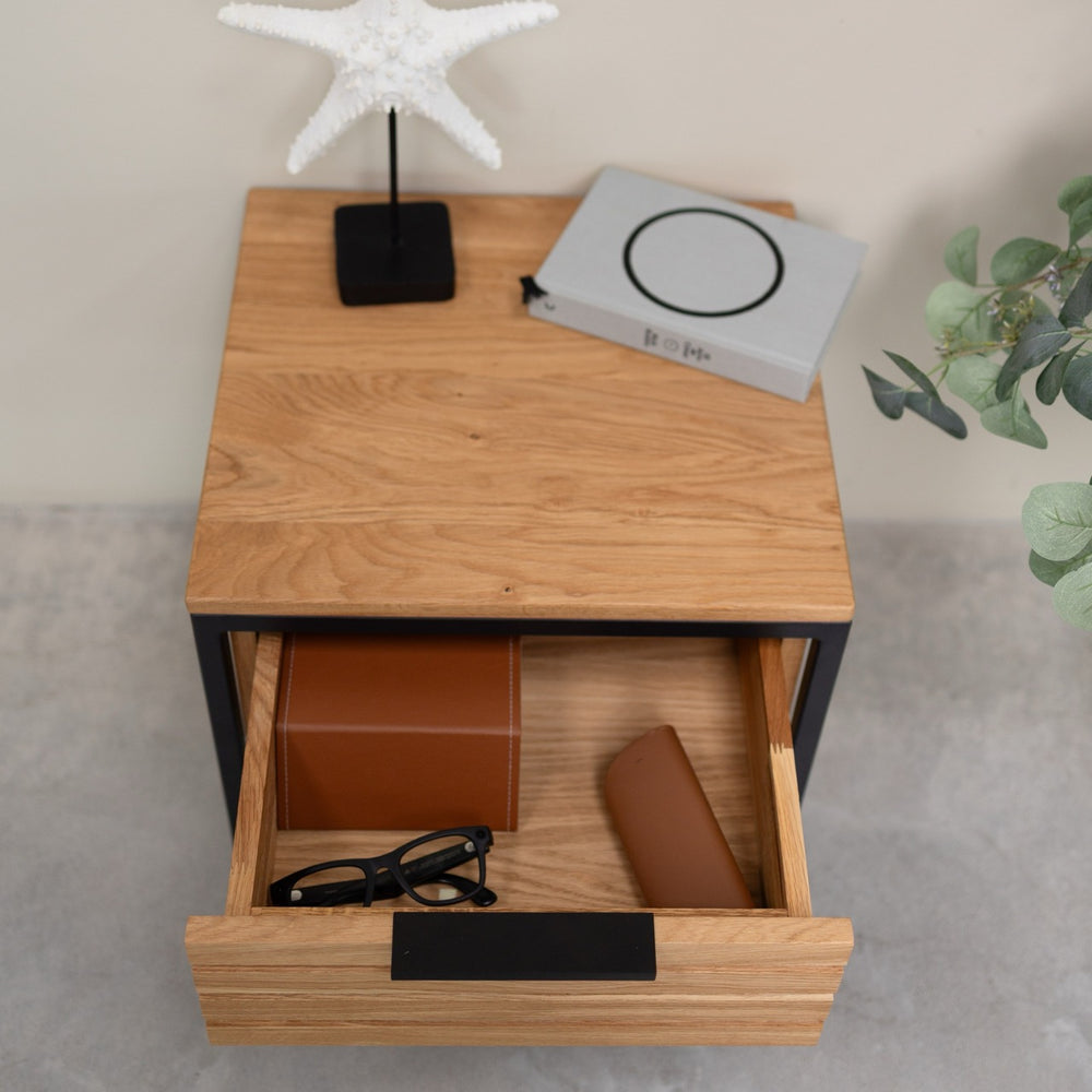 Mesita de noche de madera maciza de roble Runa | NordicStory