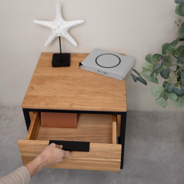 Mesita de noche de madera maciza de roble Runa | NordicStory