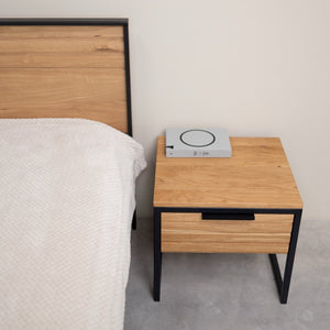 Mesita de noche de madera maciza de roble Runa | NordicStory