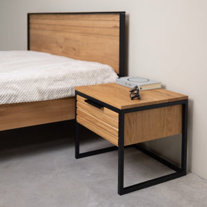 Mesita de noche de madera maciza de roble Runa | NordicStory