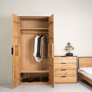 Armario con 2 puertas de madera maciza roble Runa | NordicStory