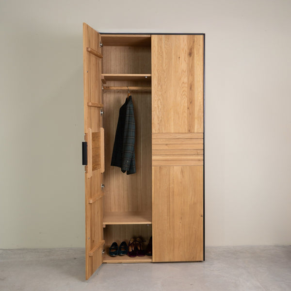 Armario con 2 puertas de madera maciza roble Runa | NordicStory