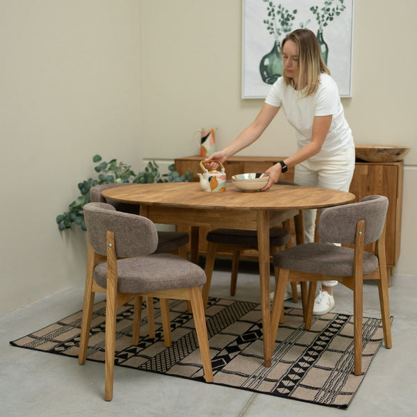 Pack de 2 o 4 Sillas de Comedor de Madera Maciza de Roble Claus, tapizado Gris o Marron | NordicStory