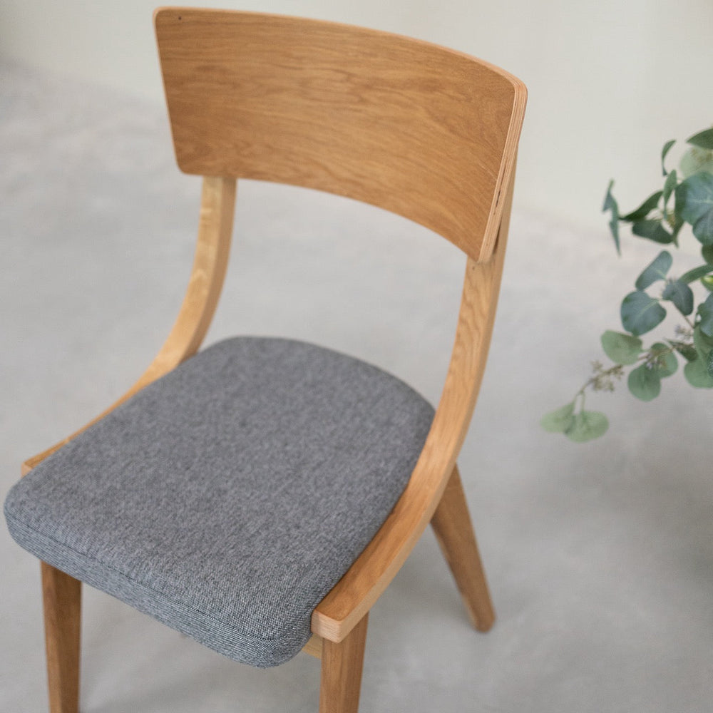 Pack de 2 o 4 Sillas de Comedor de Madera Maciza de Roble Lucas, tapizado Gris o Beige | NordicStory