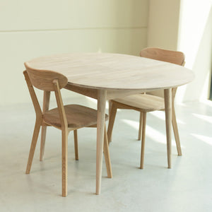 Mesa de comedor redonda y extensible de madera maciza de roble Escandi 3 | NordicStory