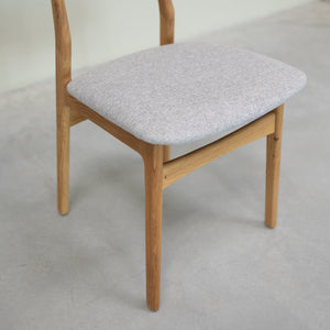 Pack de 2 o 4 Sillas de Comedor de Madera Maciza de Roble Maxwell, tapizado | NordicStory