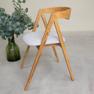 Pack de 2 o 4 Sillas de Comedor de Madera Maciza de Roble Oscar, tapizado | NordicStory