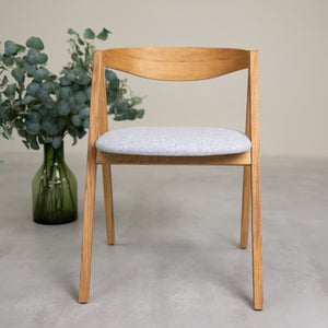Pack de 2 o 4 Sillas de Comedor de Madera Maciza de Roble Oscar, tapizado | NordicStory
